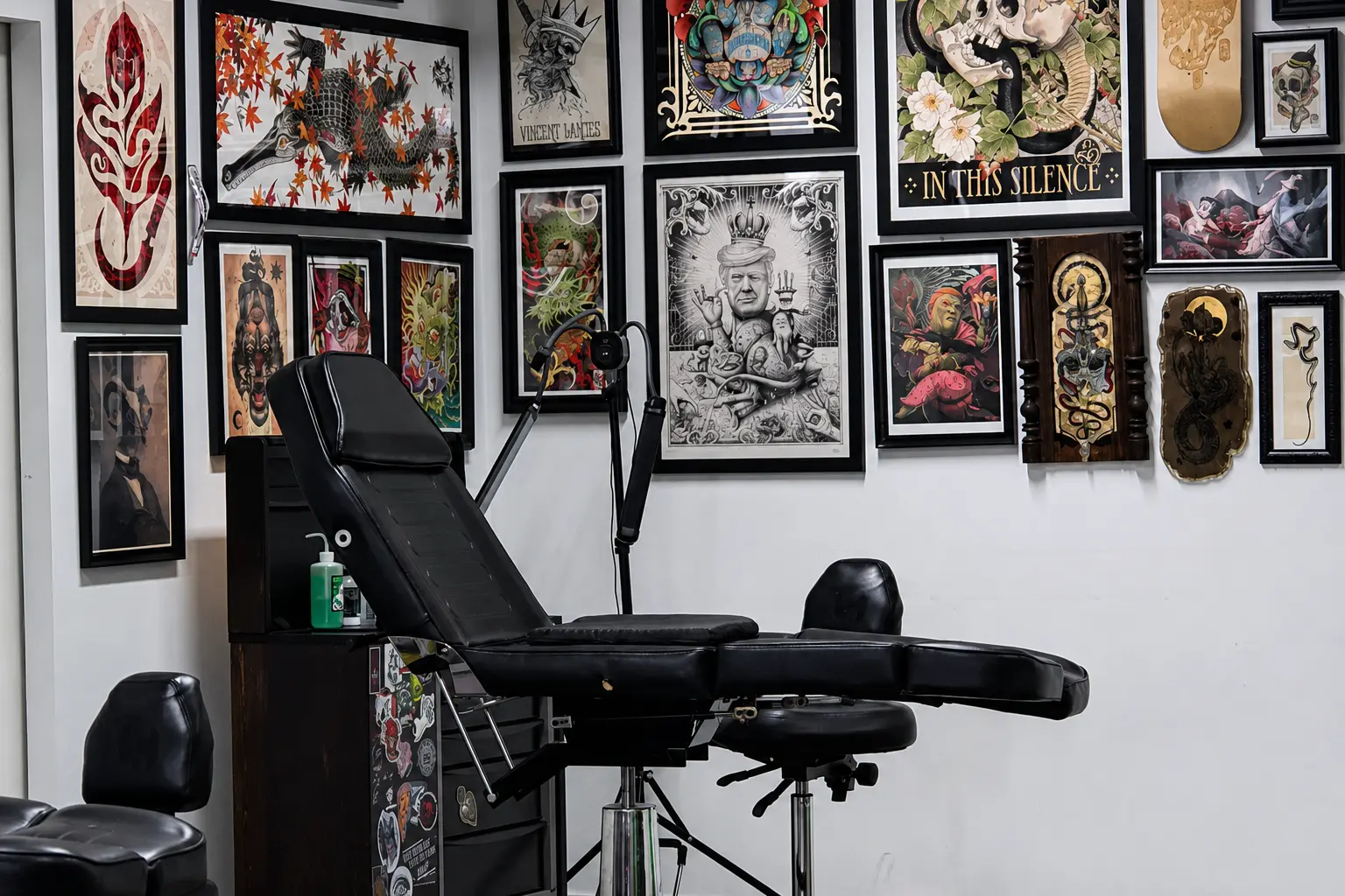 Offener Arbeitsbereich im Tattoo-Studio
