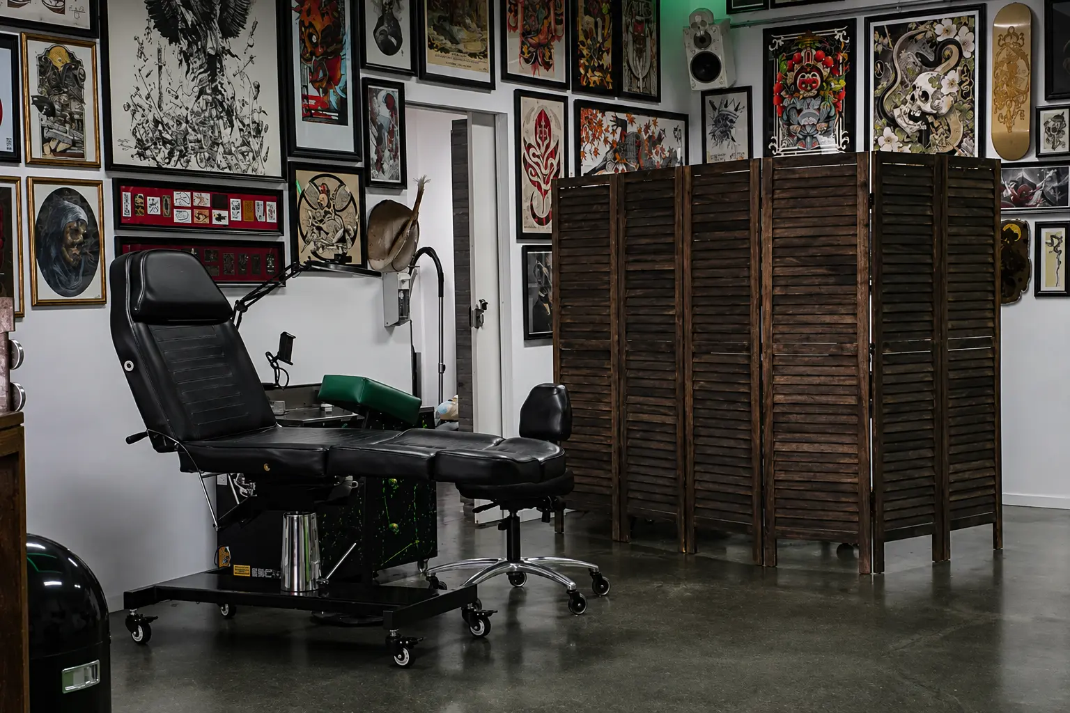 Studioansicht mit Raumteiler