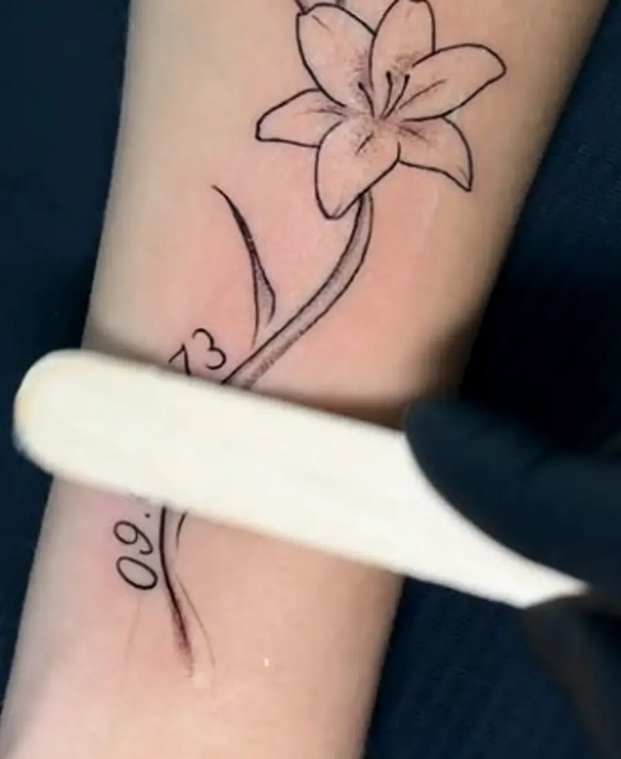 Florales Fineline Tattoo
