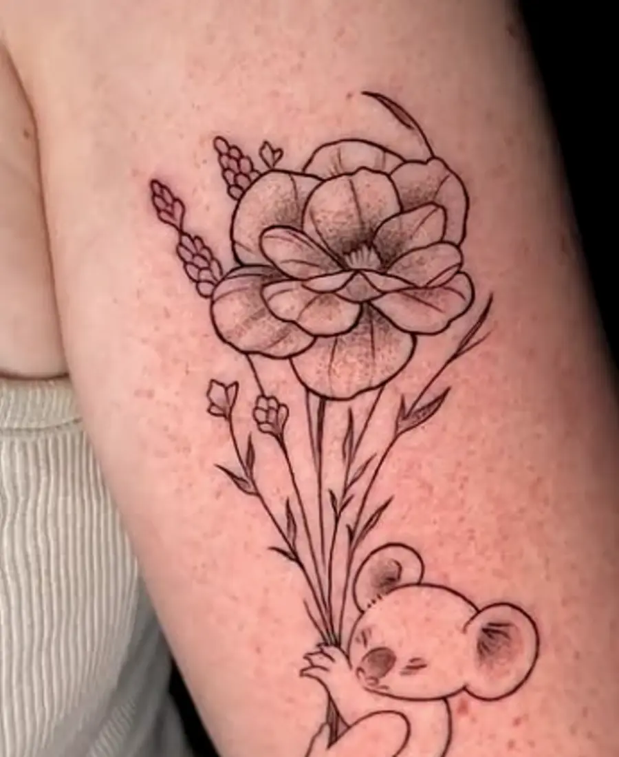 Florales Fineline Tattoo mit Maus